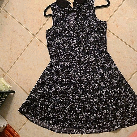 Dress - Picture 2 of 3